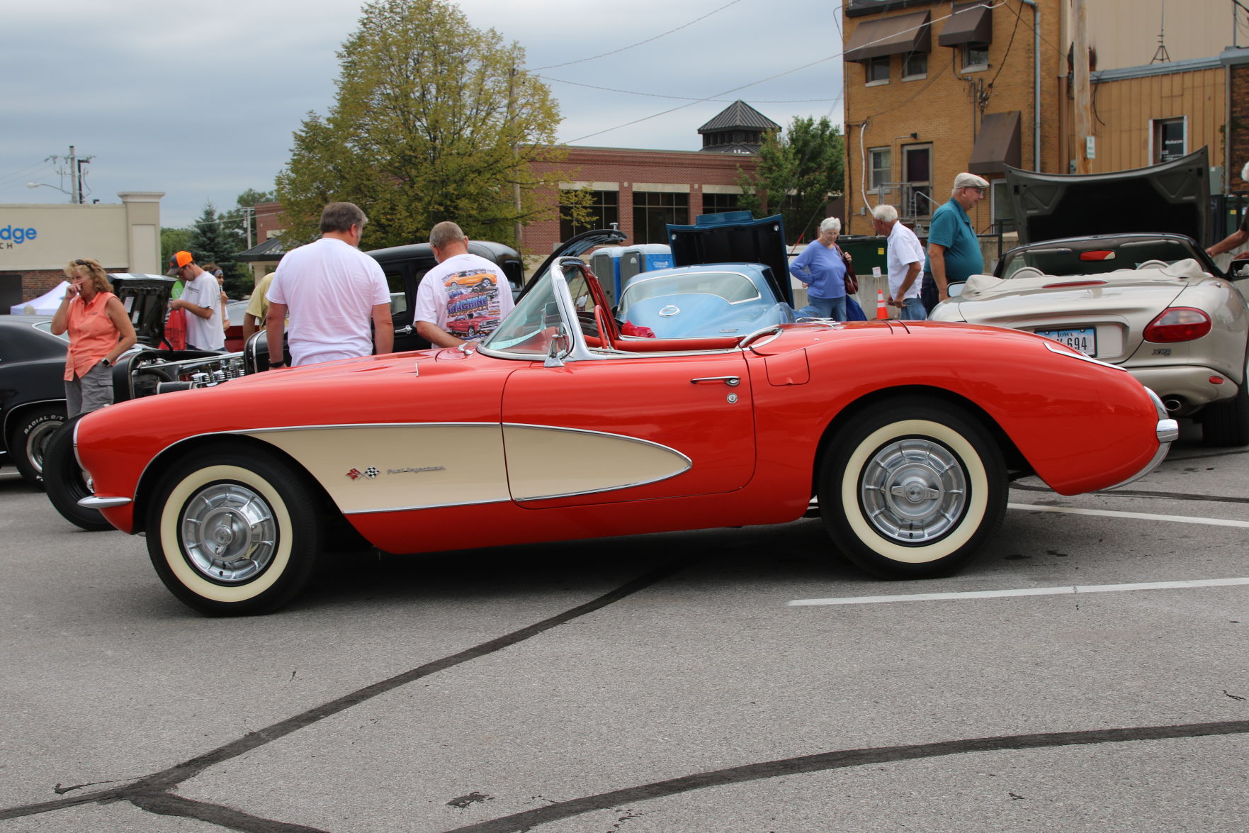 57Corvette_1.JPG